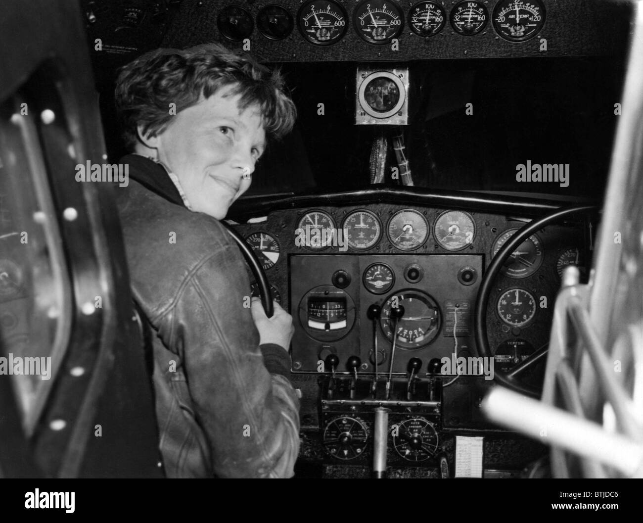 Amelia Earhart in her Lockheed L-10E Electra prepares for 27,000 mile globe flight, Alameda, CA, 1937 Stock Photo