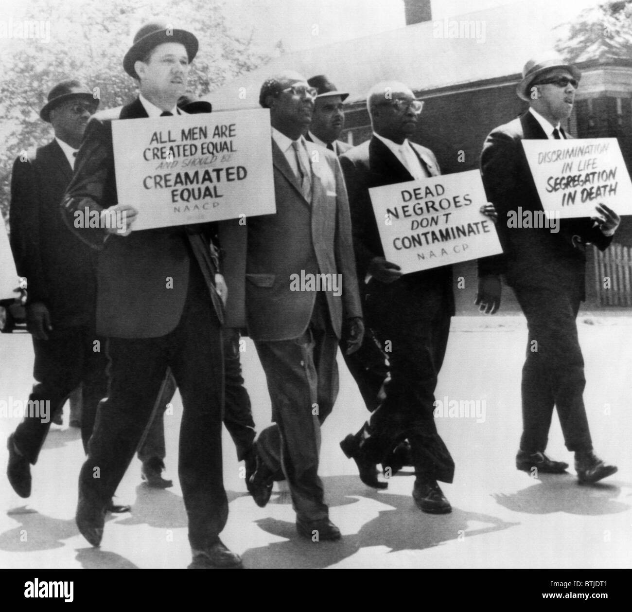 Demonstrators picket at Oak Woods Cemetery in Chicago. The cemetery refused to cremate a black woman's body, 1963. Courtesy: CSU Stock Photo