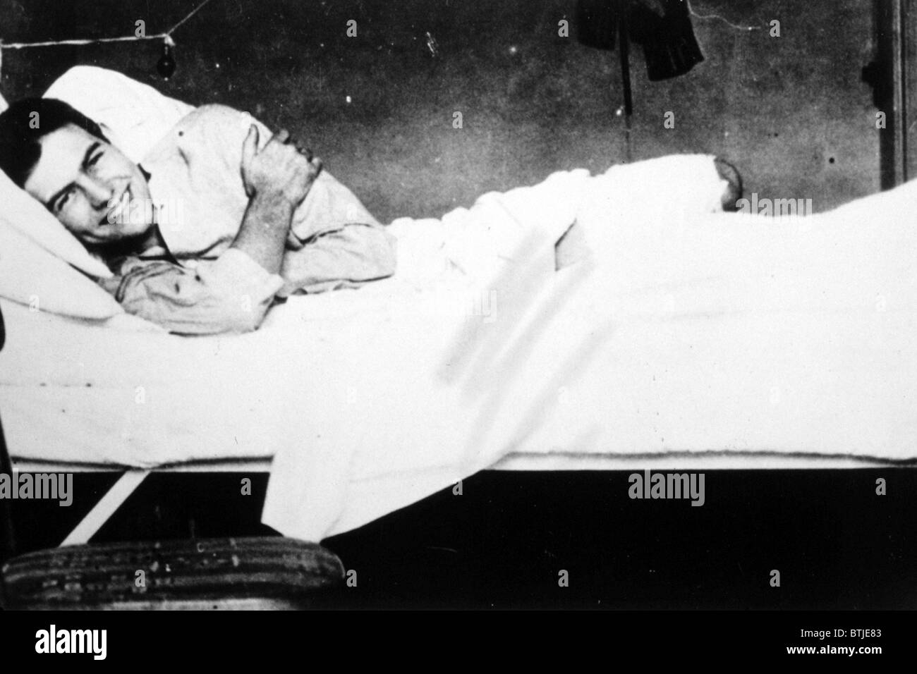 ERNEST HEMINGWAY in the Red Cross Hospital in Milan, 1918 Stock Photo
