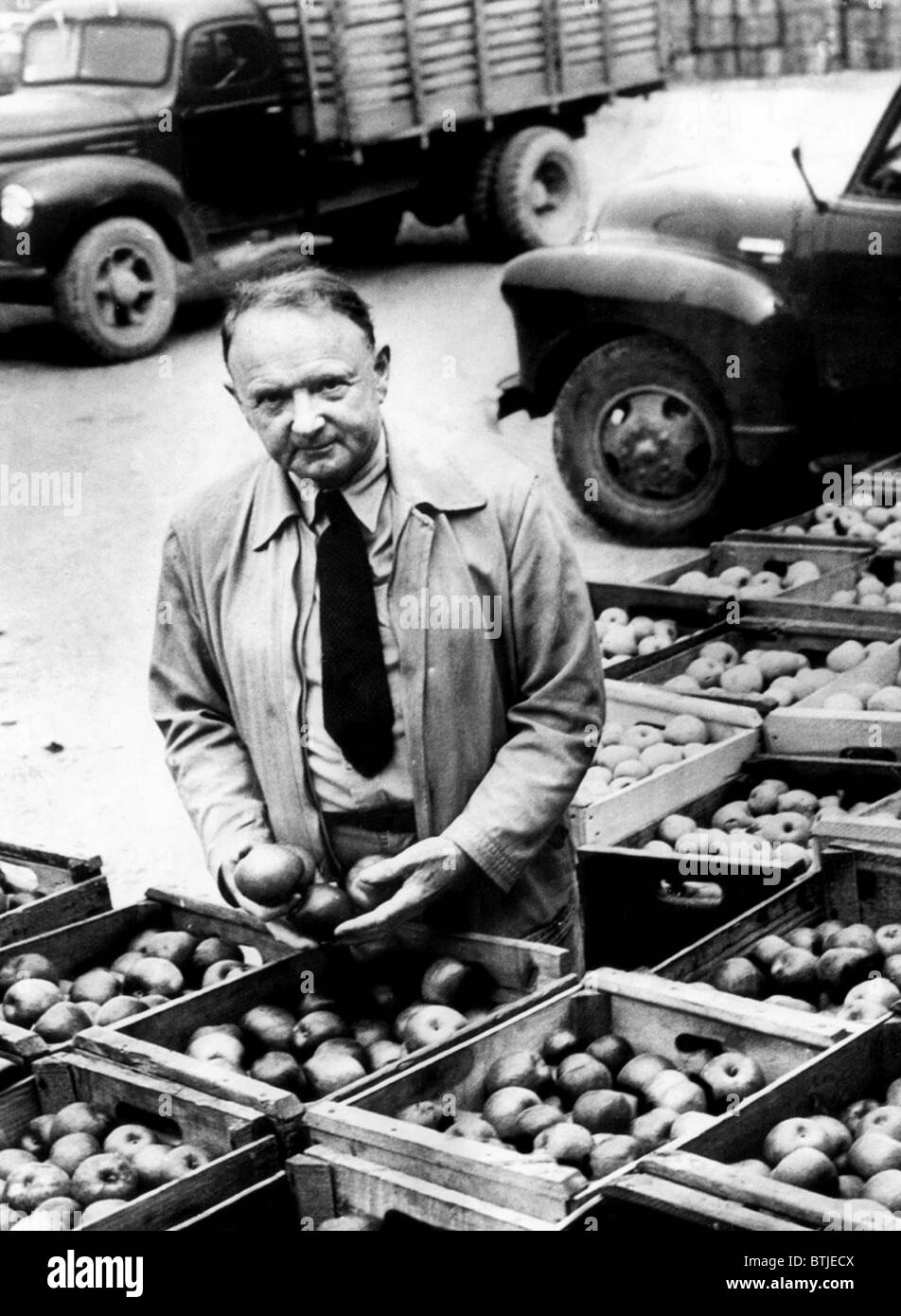 Harry F. Byrd at his apple canning factory in Berryville, Virginia, 1950. Courtesy: CSU Archives/Everett Collection Stock Photo