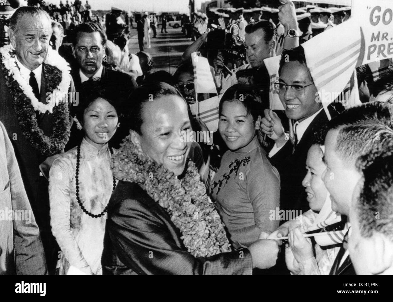 President of South Vietnam Nguyen Van Thieu, shaking hands with students from the University of Hawaii, with U.S. President Lynd Stock Photo