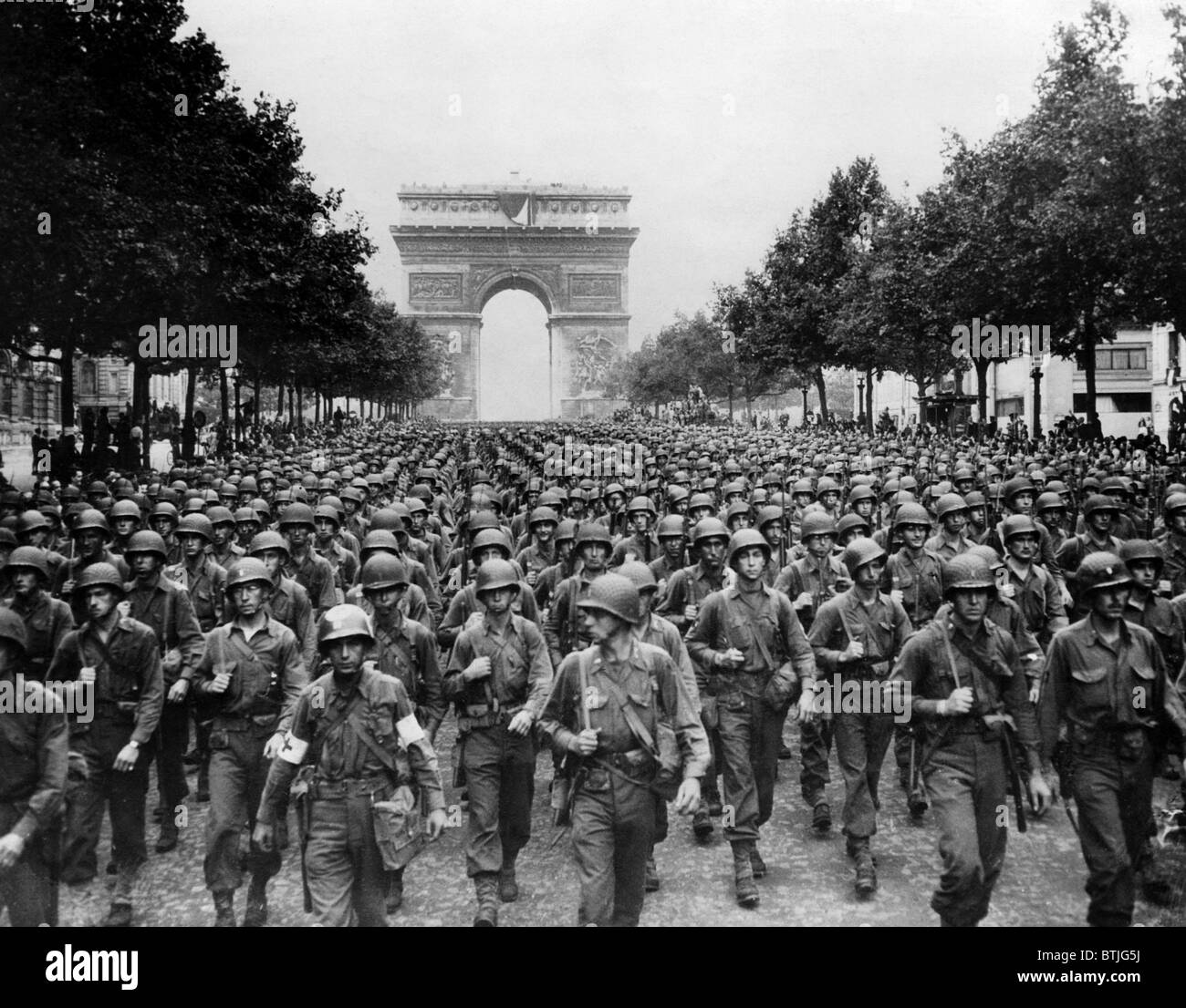 American Troops Marching In Paris 1944 Black And White Stock Photos