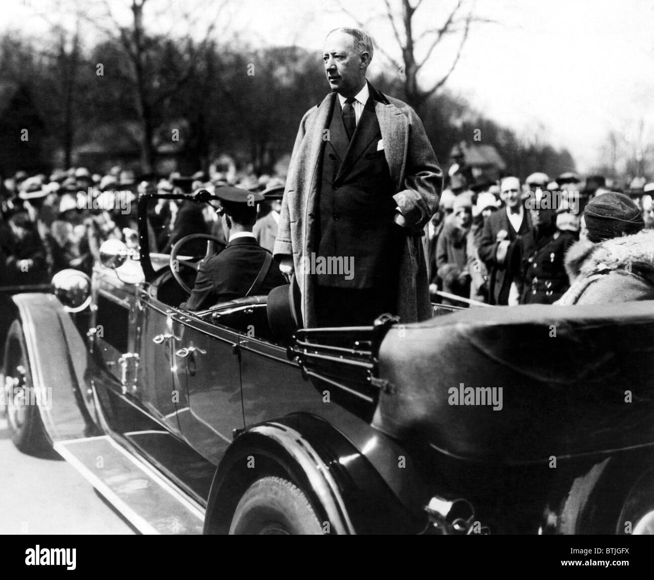 New York Governor Alfred E. Smith (center), is at the Biltmore
