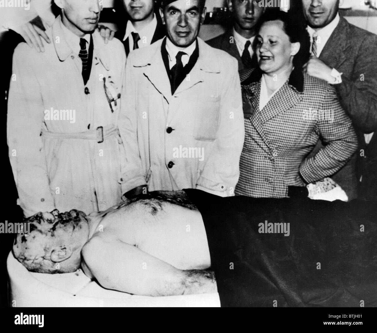 The corpse of Benito Mussolini (front), surrounded by the citizens of Milan. Circa May 6, 1945. CSU Archives/Courtesy Everett Co Stock Photo