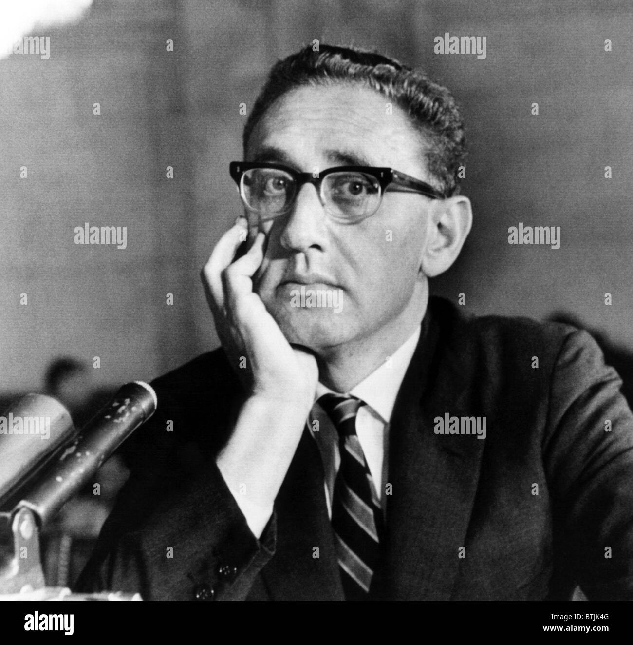 Henry A. Kissinger, testifying before the Santa Fe Foreign Relations Committee, June 27, 1966. Stock Photo