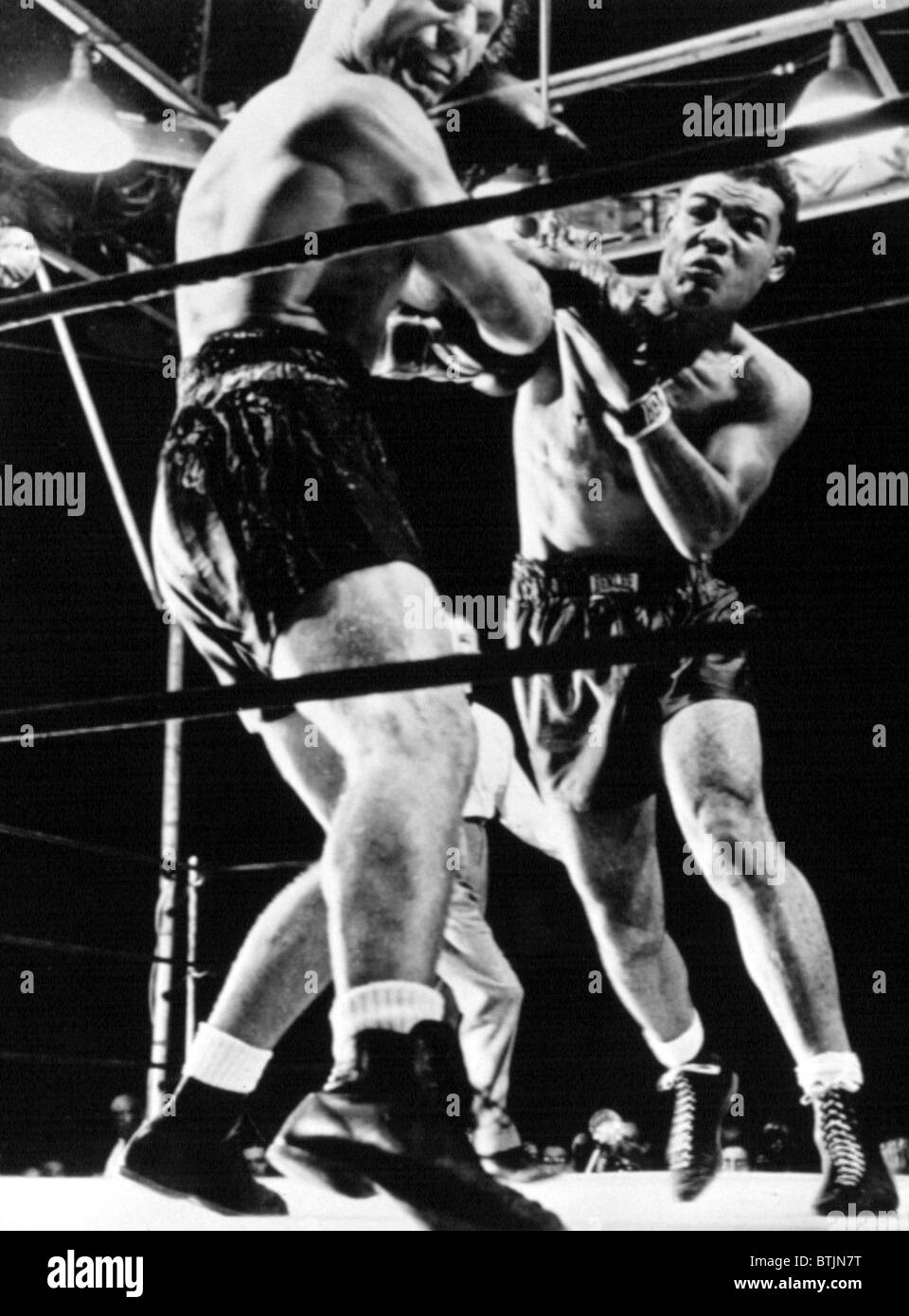 JOE LOUIS delivers knockout punch to Lou Nova, Yankee Stadium 06/41