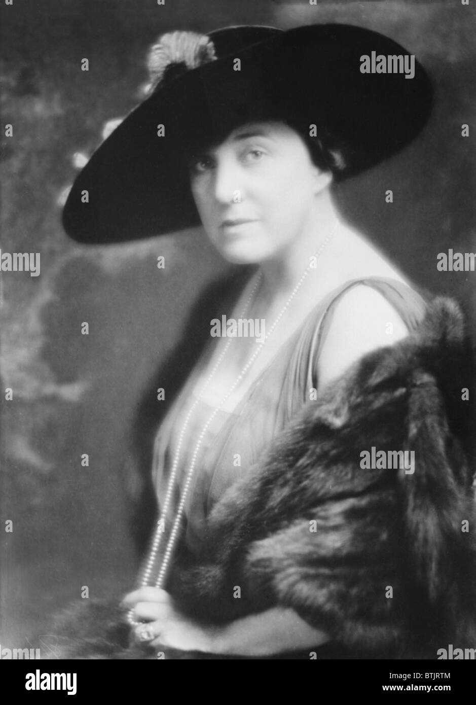 Mary Roberts Rinehart, (1876-1858), popular American novelist and playwright of mystery tales, whose career spanned over 40 years. 1914 studio portrait. Stock Photo