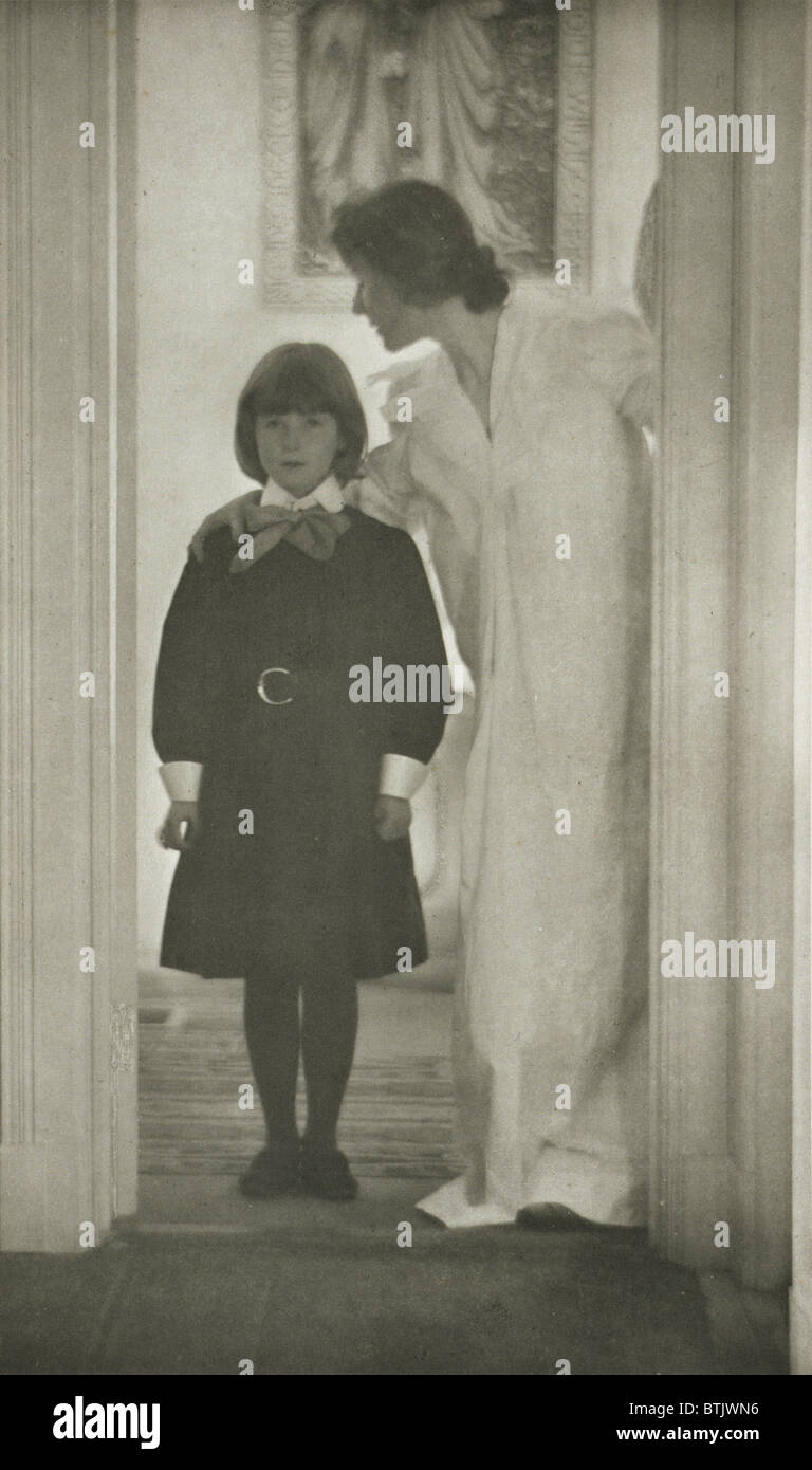 Mother and daughter standing in a doorway, with a picture of the Annunciation on the wall behind them. The young girl is Peggy Lee with her mother Agnes Lee, wife of Boston photographer Francis Watts Lee, original title: 'Blessed art thou among women', photograph by Gertrude Kasebier, 1900. Stock Photo