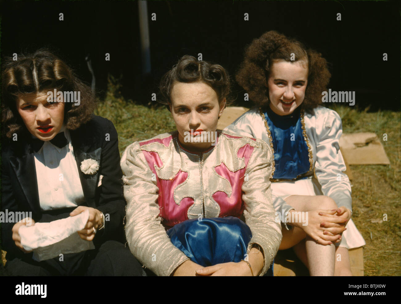Women carnival performers, original title: 'Backstage at the girlie show at the Vermont state fair', Rutland, photograph by Jack Delano, September, 1941. Stock Photo