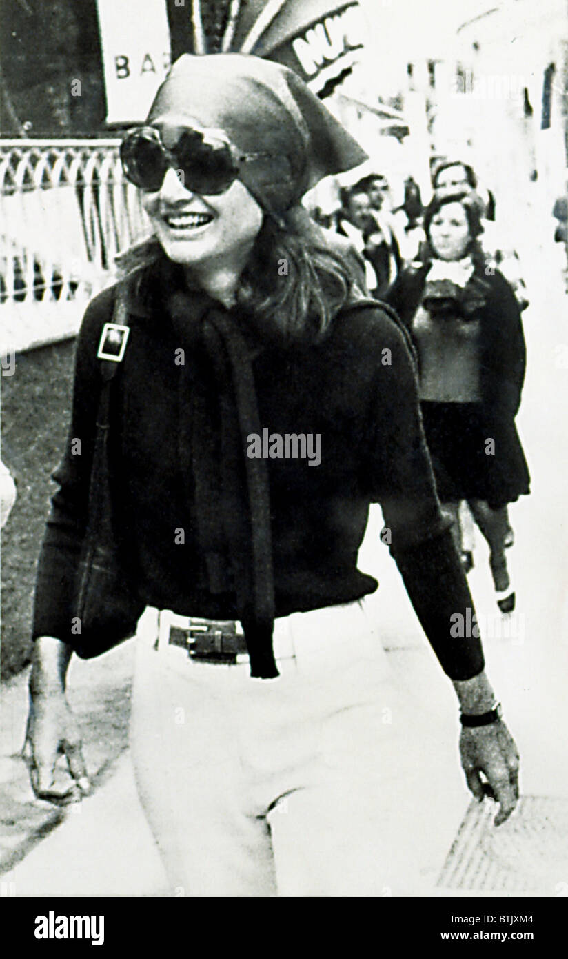 JACQUELINE KENNEDY ONASSIS, sightseeing during a Mediterranean cruise on the Isle of Capri, Italy, April 11, 1972 Stock Photo