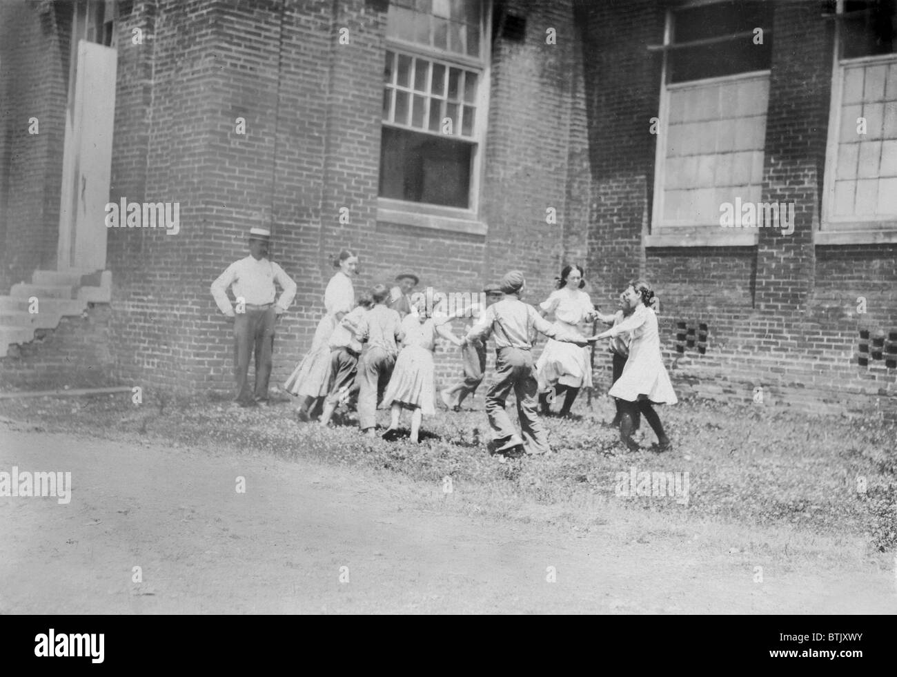 Children playing ring around the rosy, Yazoo City, Mississippi, photograph by Lewis Wickes Hine, May, 1911. Stock Photo