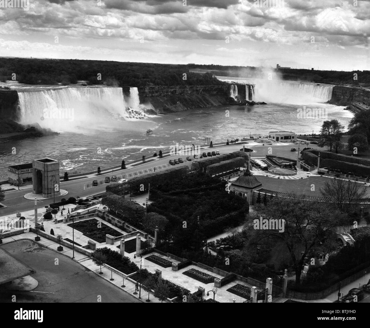 Niagara Falls, from the Canadian side, to the left is the American Falls. Circa 1940s. CSU Archives/Courtesy Everett Collection Stock Photo
