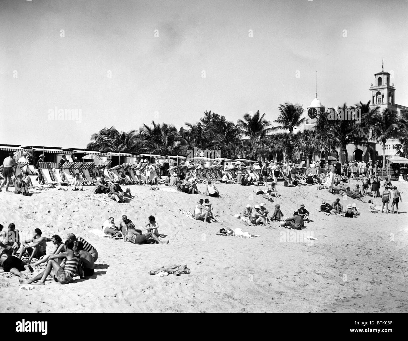 1930s beach scene hi-res stock photography and images - Alamy