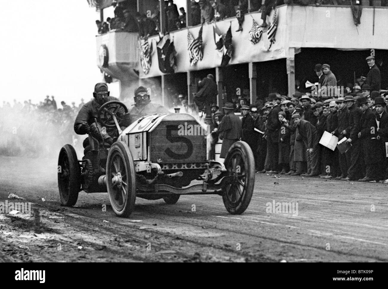 Racing. Vanderbilt Cup Auto Race, W.K. Vanderbilt Jr.'s "Mercedes" on track. Oct 24, 1908 Stock Photo
