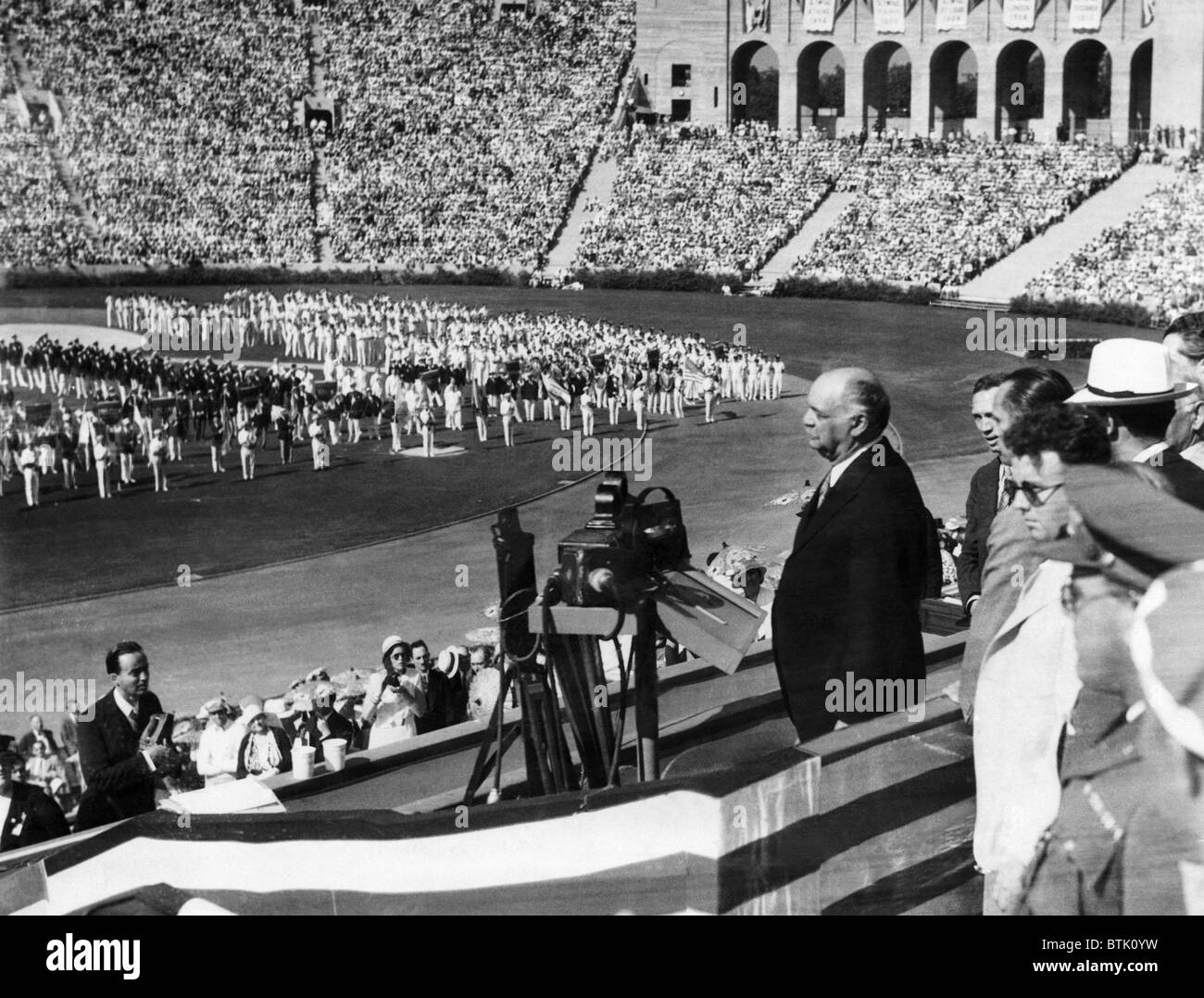 Vice President Charles Curtis (right of center), delivering an address declaring the opening of the Olympic games at the 1932 Ol Stock Photo
