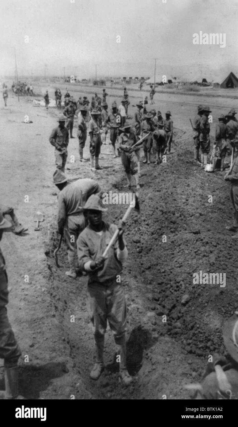 The Mexican War, African American soldiers digging a ditch, original title: 'With the U.S. troops in Mexico, black soldiers digging a ditch for rain water to flow off', photograph by William Fox, 1916. Stock Photo