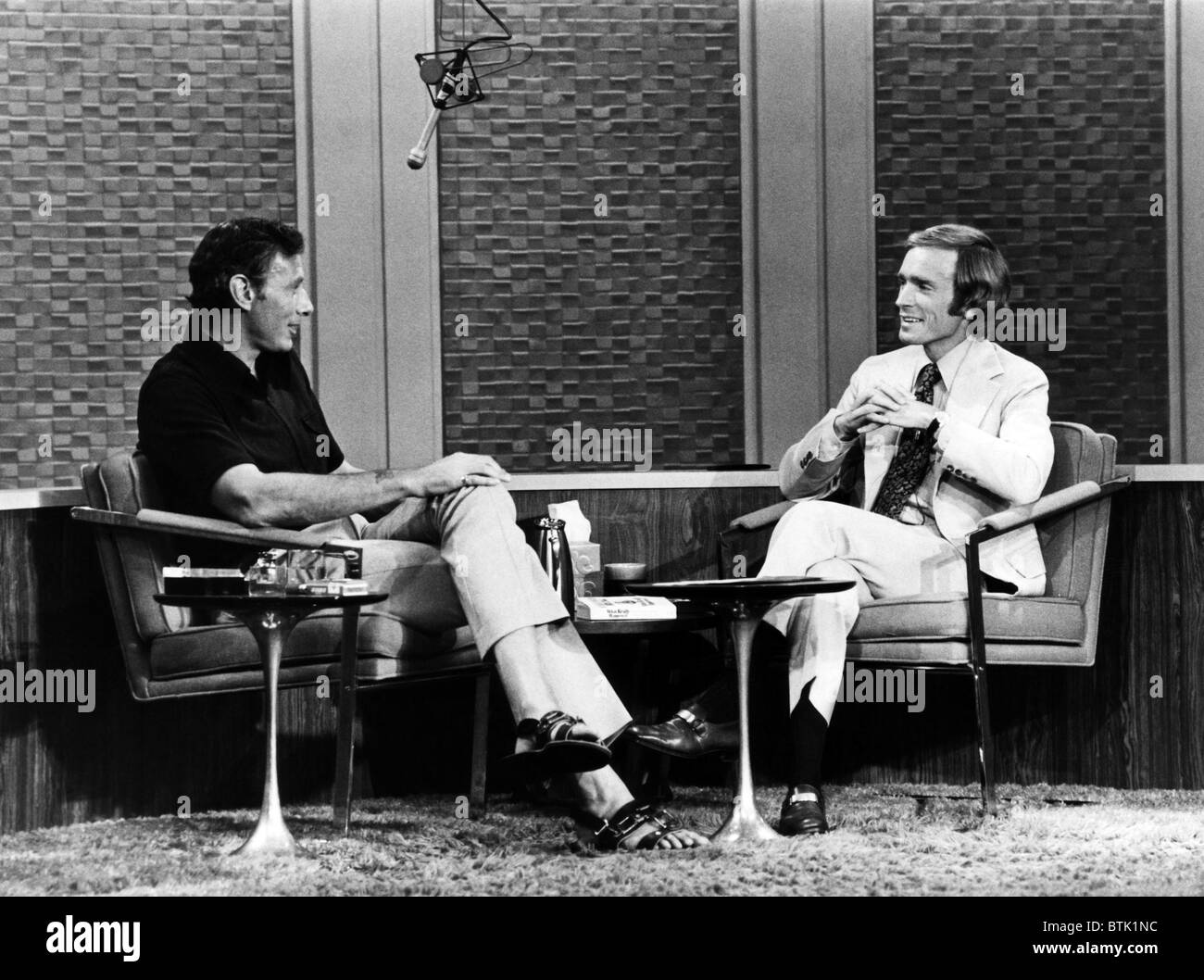 THE DICK CAVETT SHOW, 1969-1973, Clifford Irving, Dick Cavett, 9/12/72. Courtesy: CSU Archives/Everett Collection. Stock Photo