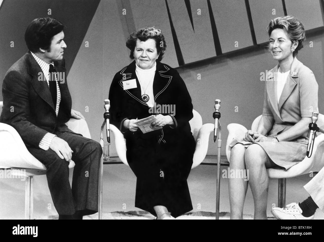 THE MIKE DOUGLAS SHOW, Mike Douglas, Wilma Scott Heide (President of 'the National Organization for Women'), Phyllis Schlafly (P Stock Photo
