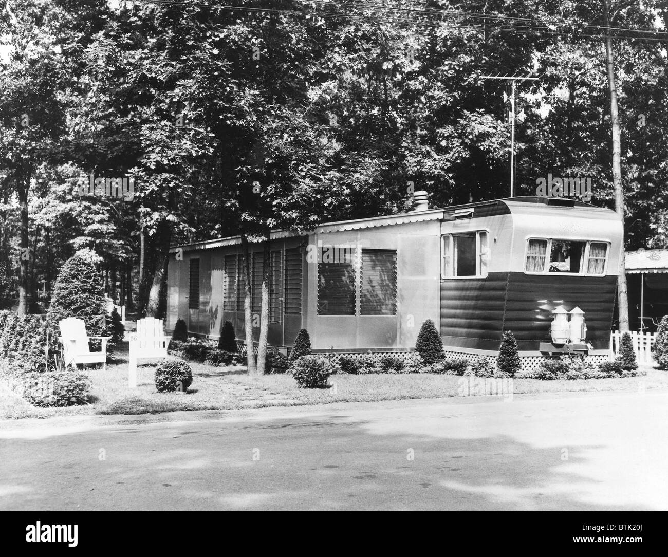 EV1909 Mobile home in trailer park, 1956 Stock Photo Alamy