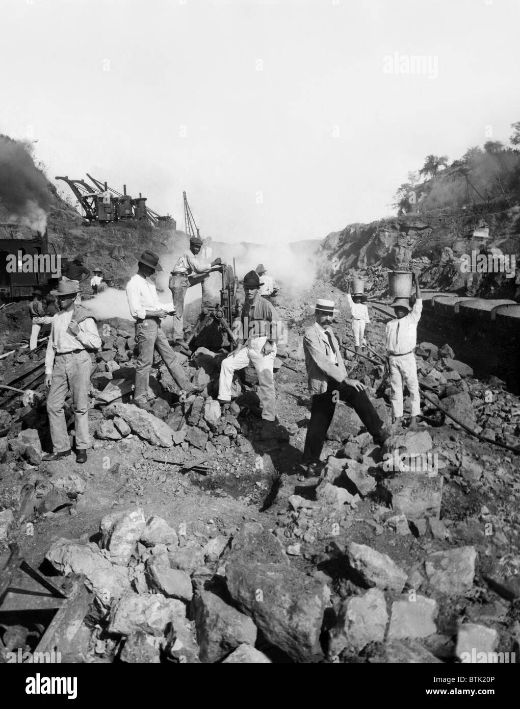 EV1818 - Work crew drilling  through solid rock to create the Panama Canal, Panama, 1906 Stock Photo