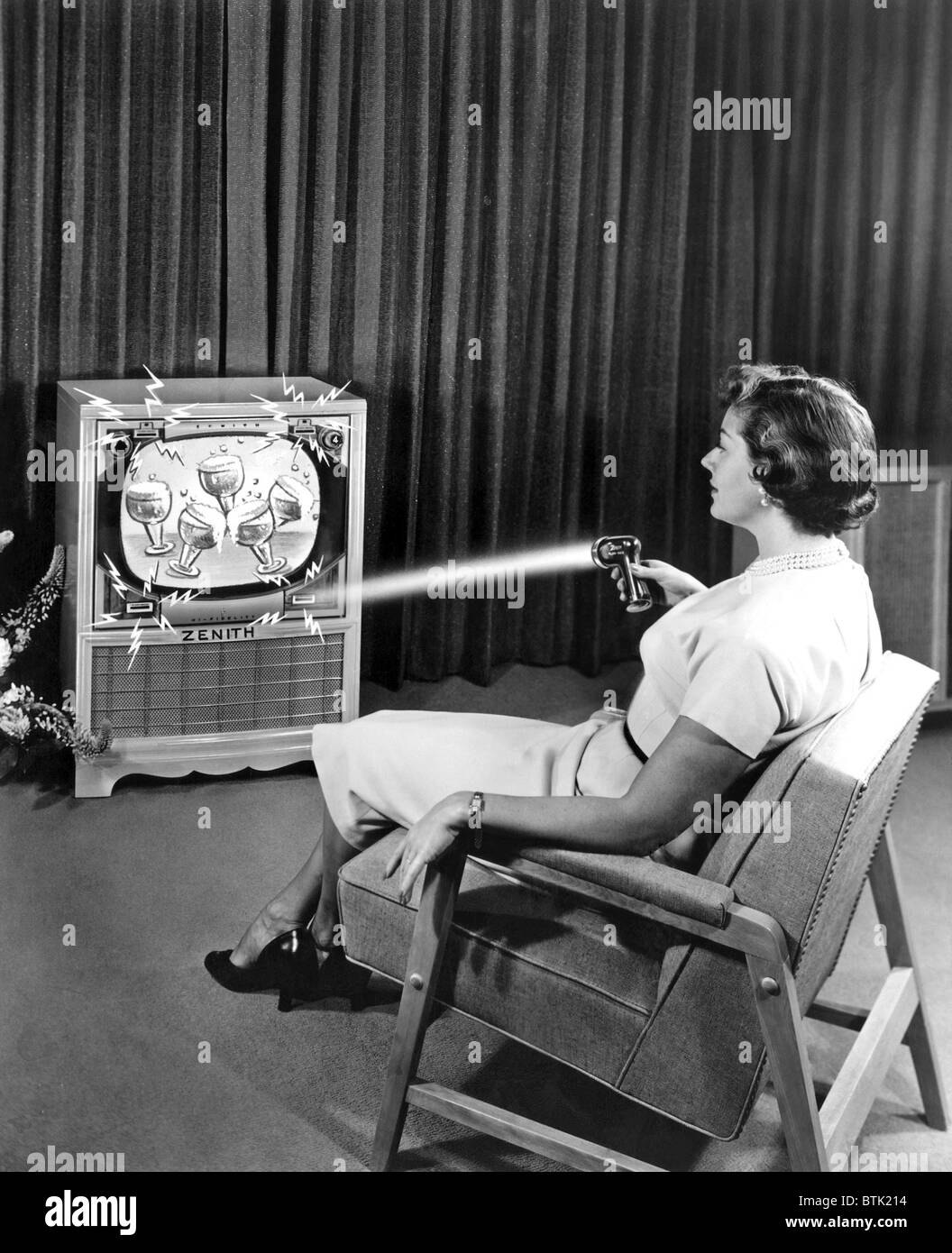 EV1910 - Early Zenith remote control TV set, June 1955 Stock Photo