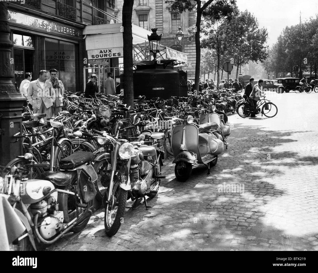EV1980 -Street scene in Paris, August 23, 1953 Stock Photo