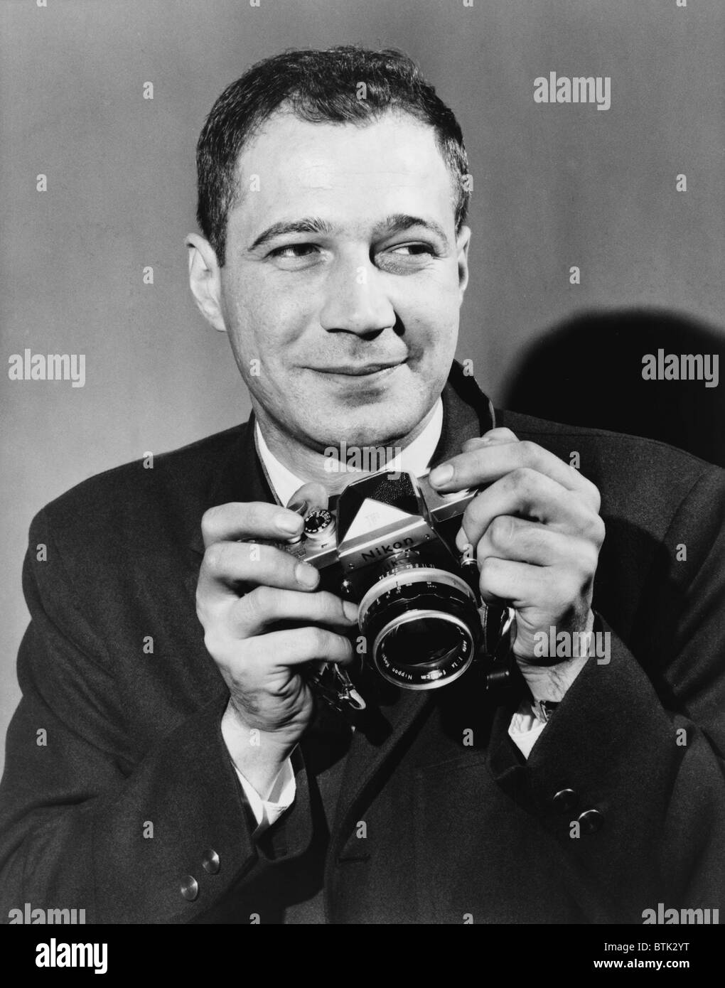 Eddie Adams (1933-2004), news photographer who won the Pulitzer Prize for his coverage of the Tet Offense in Saigon, Vietnam. 1965. Stock Photo