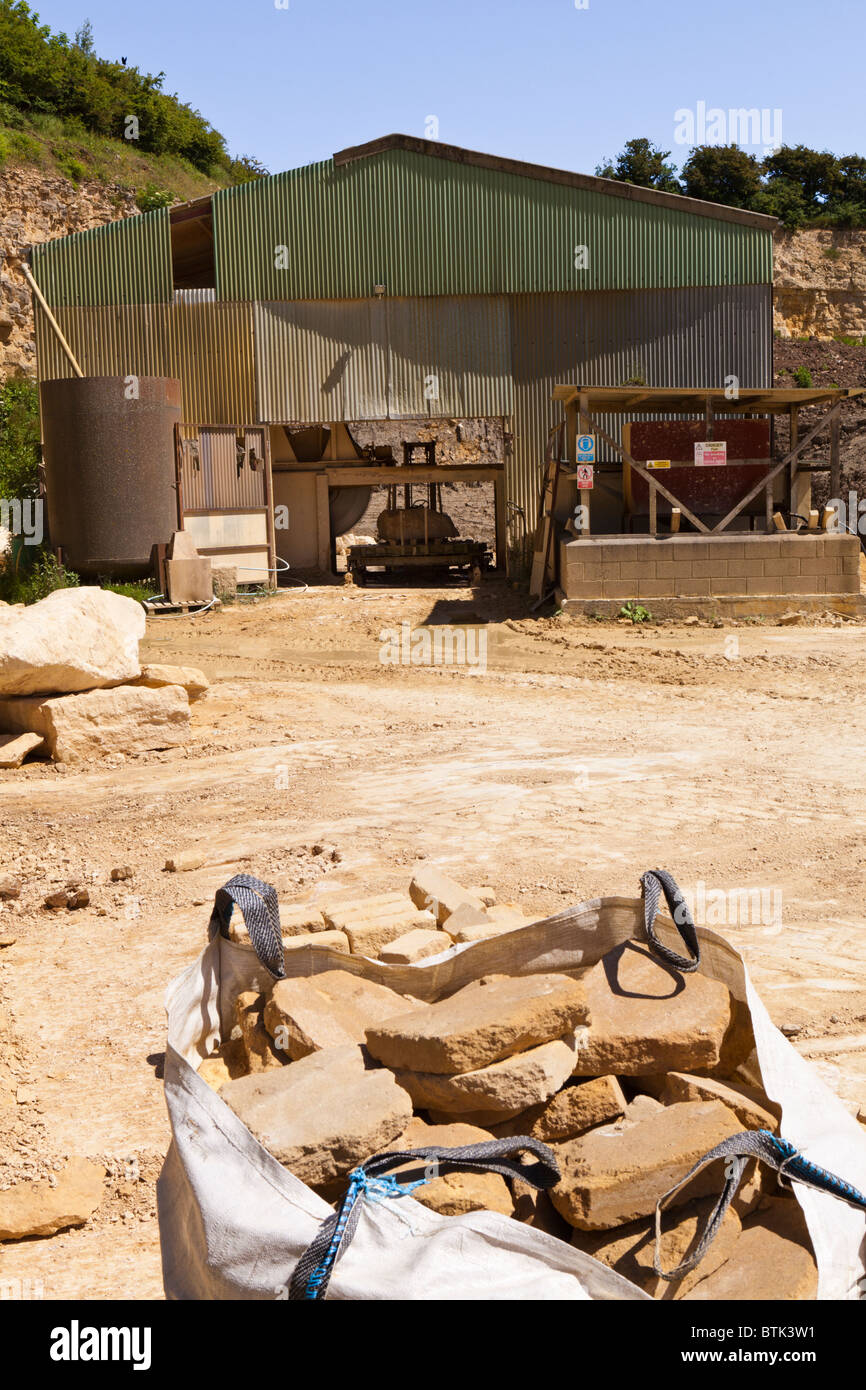 Cotswold oolitic limestone (from the Inferior Oolite of middle Jurassic