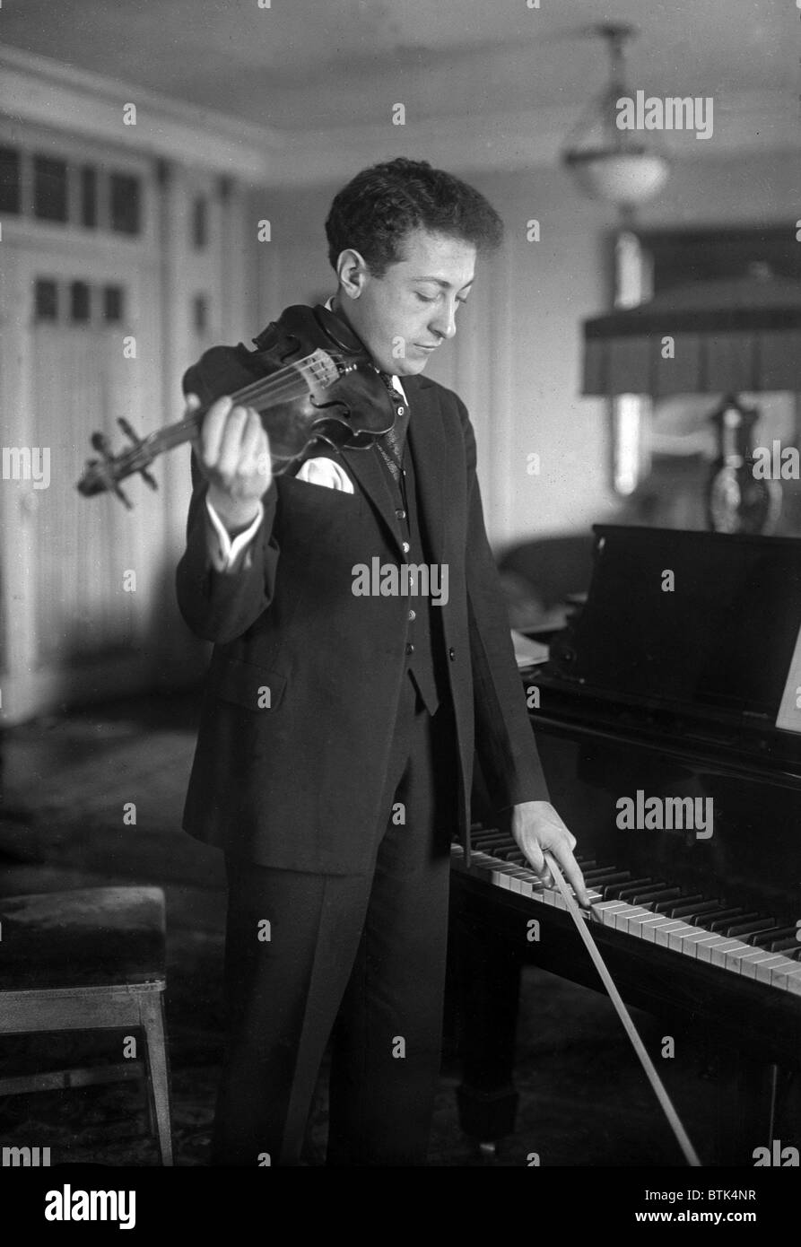 Jascha Heifetz (1901-1987), Lithuanian-born American virtuoso violinist in his early career. He left Russia in 1917 and became an American citizen in 1925. Stock Photo