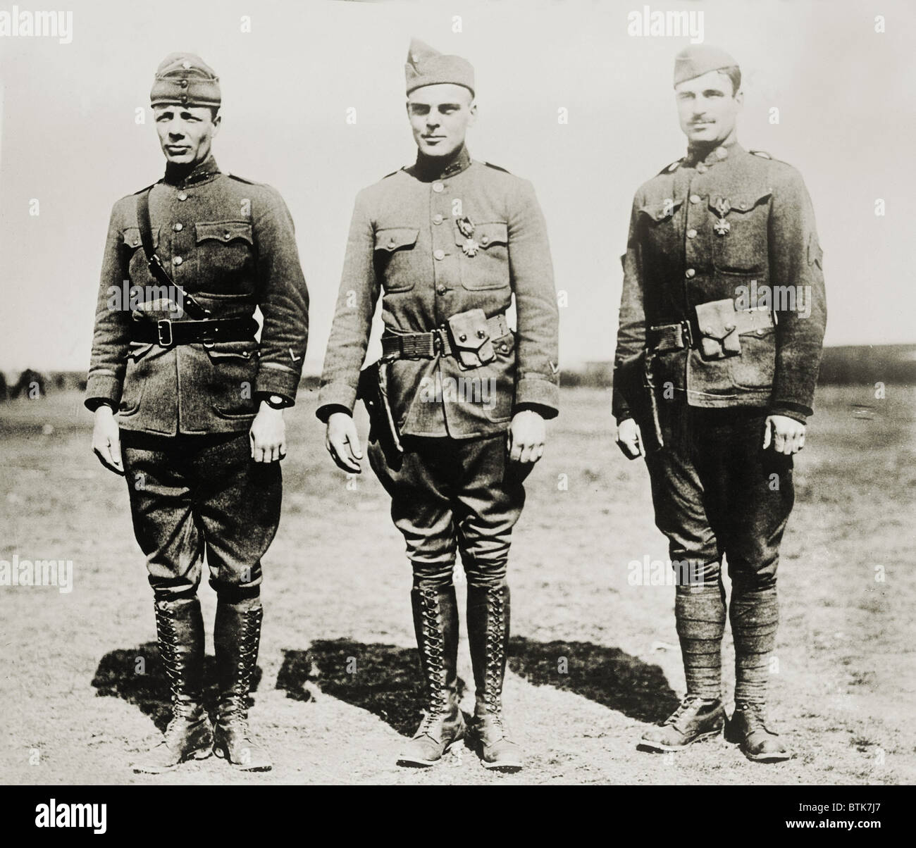 Major Theodore Roosevelt Jr. with two other soldiers, Lt. C.R. Holmes, and Sgt. J.A. Murphy during World War I. He would also serve with distinction as a Brigadier General in World War II. Ca. 1918. Stock Photo