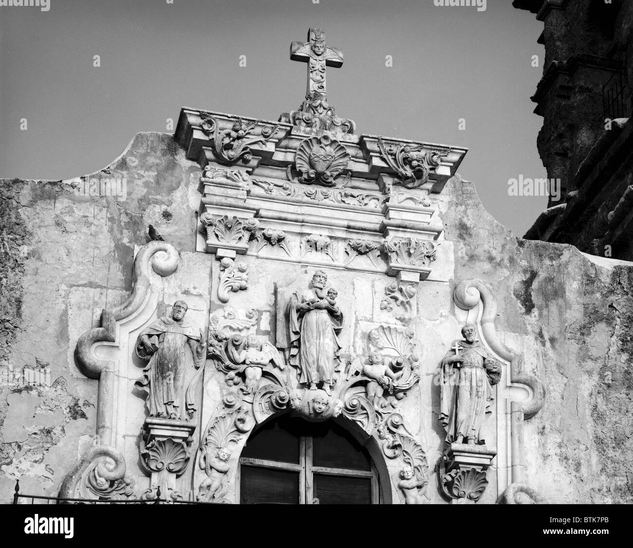 Mission San Jose y San Miguel de Aguayo, detail of the upper facade