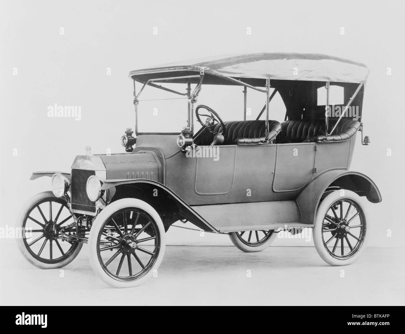 Ford Model T touring car.  Model Ts made between 1908 and 1914 were available in colors other than black. Ca. 1913. Stock Photo