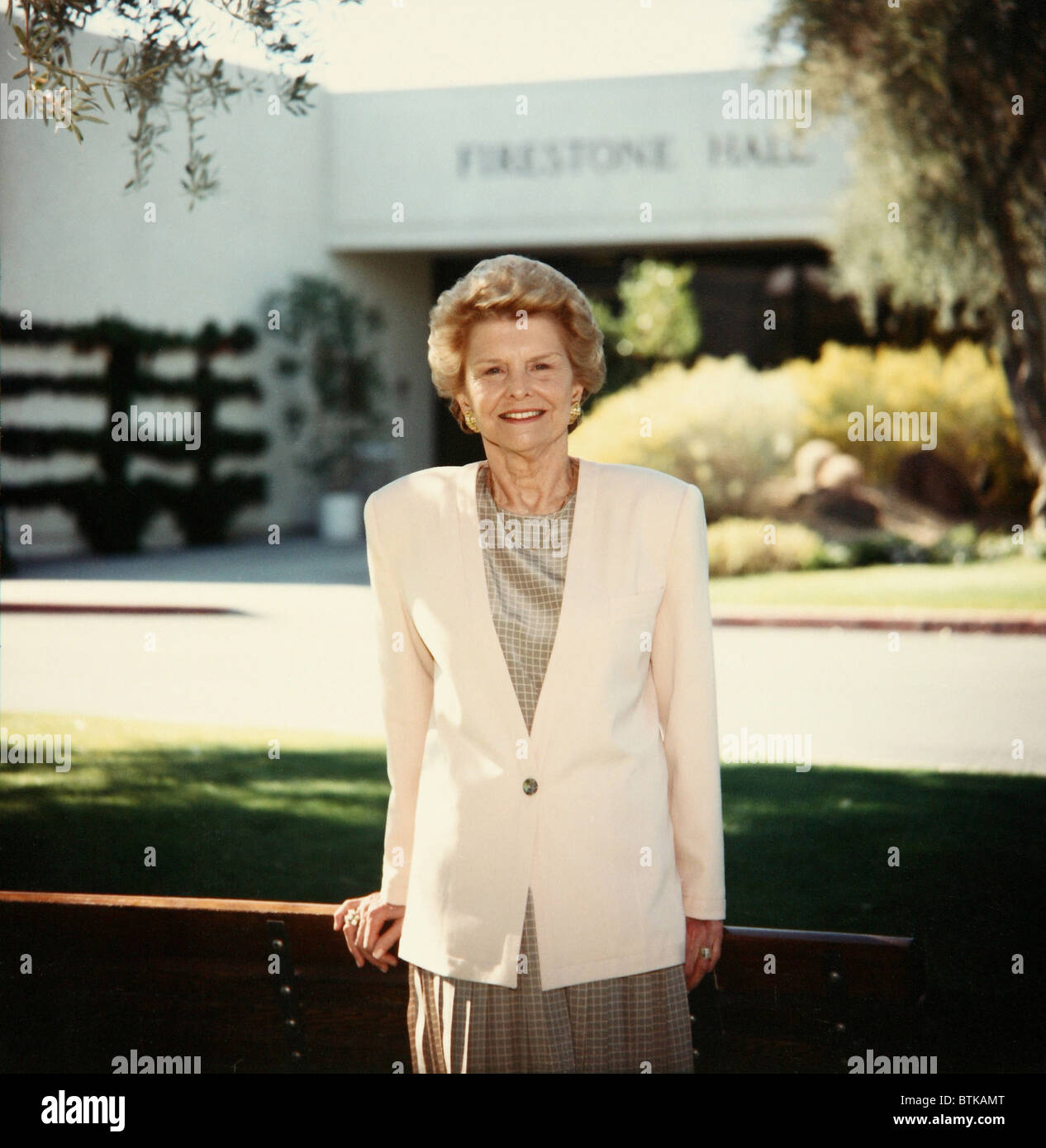 Former First Lady Betty Ford posing in front of the Betty Ford Center for treatment of dependency on drugs and alcohol. She was candid about her own successful battle against addiction. 1990 image courtesy of Betty Ford Center. Stock Photo