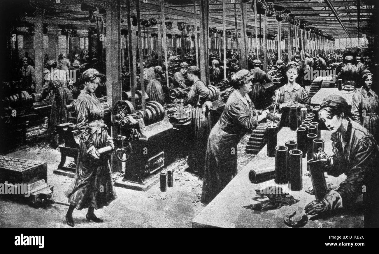World War I, women working in a British munitions factory, ca. 1915 Stock Photo