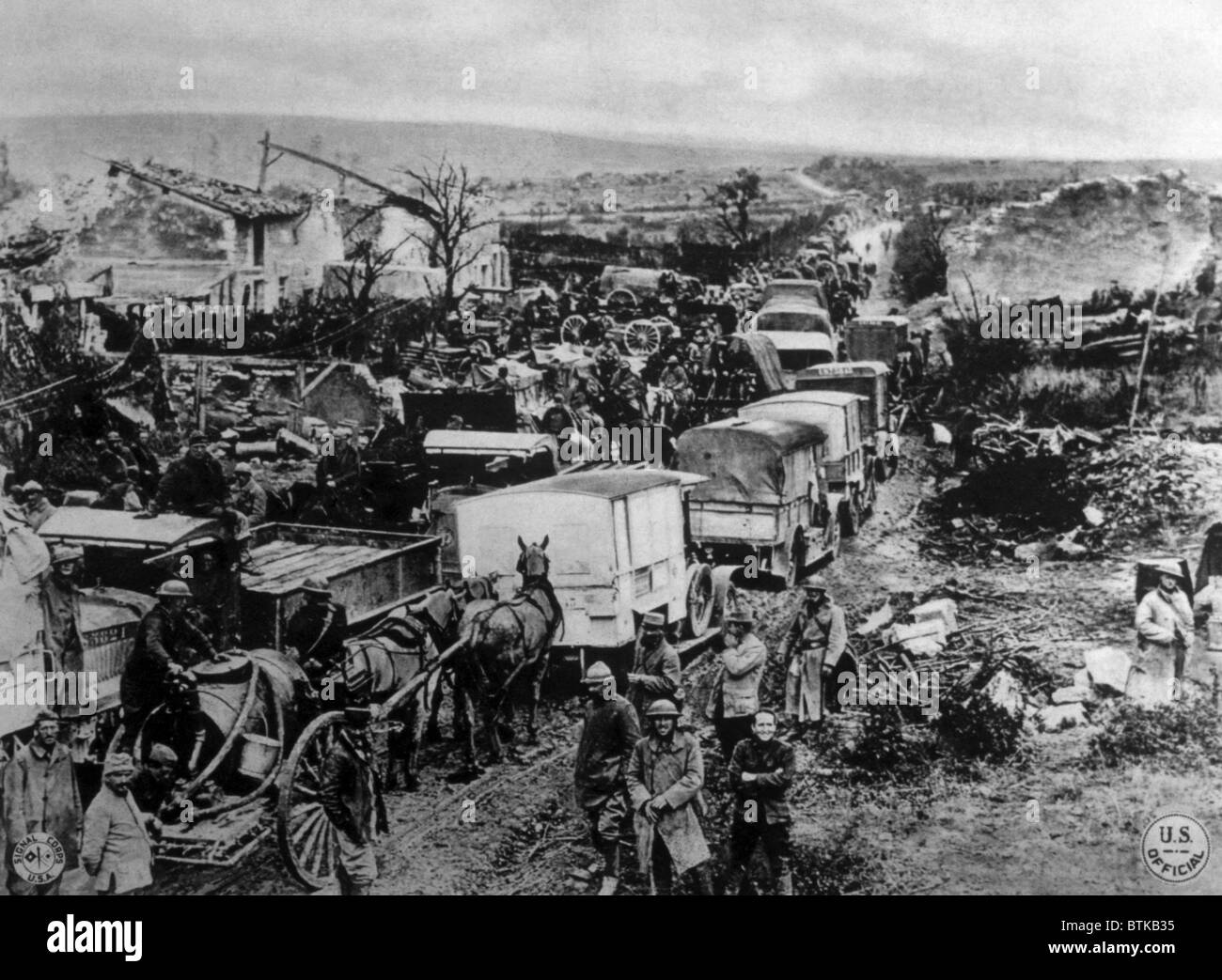 World War I, Allied military traffic slowly moving towards the Meuse-Argonne front in France, 1918 Stock Photo