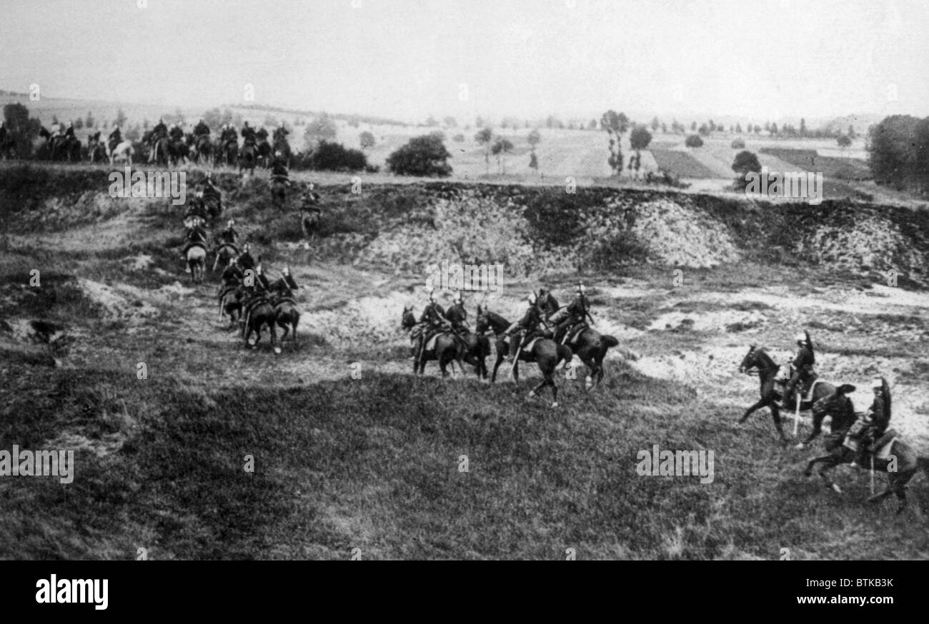 World War I, a company of French dragoons passing behind the lines, 1915 Stock Photo