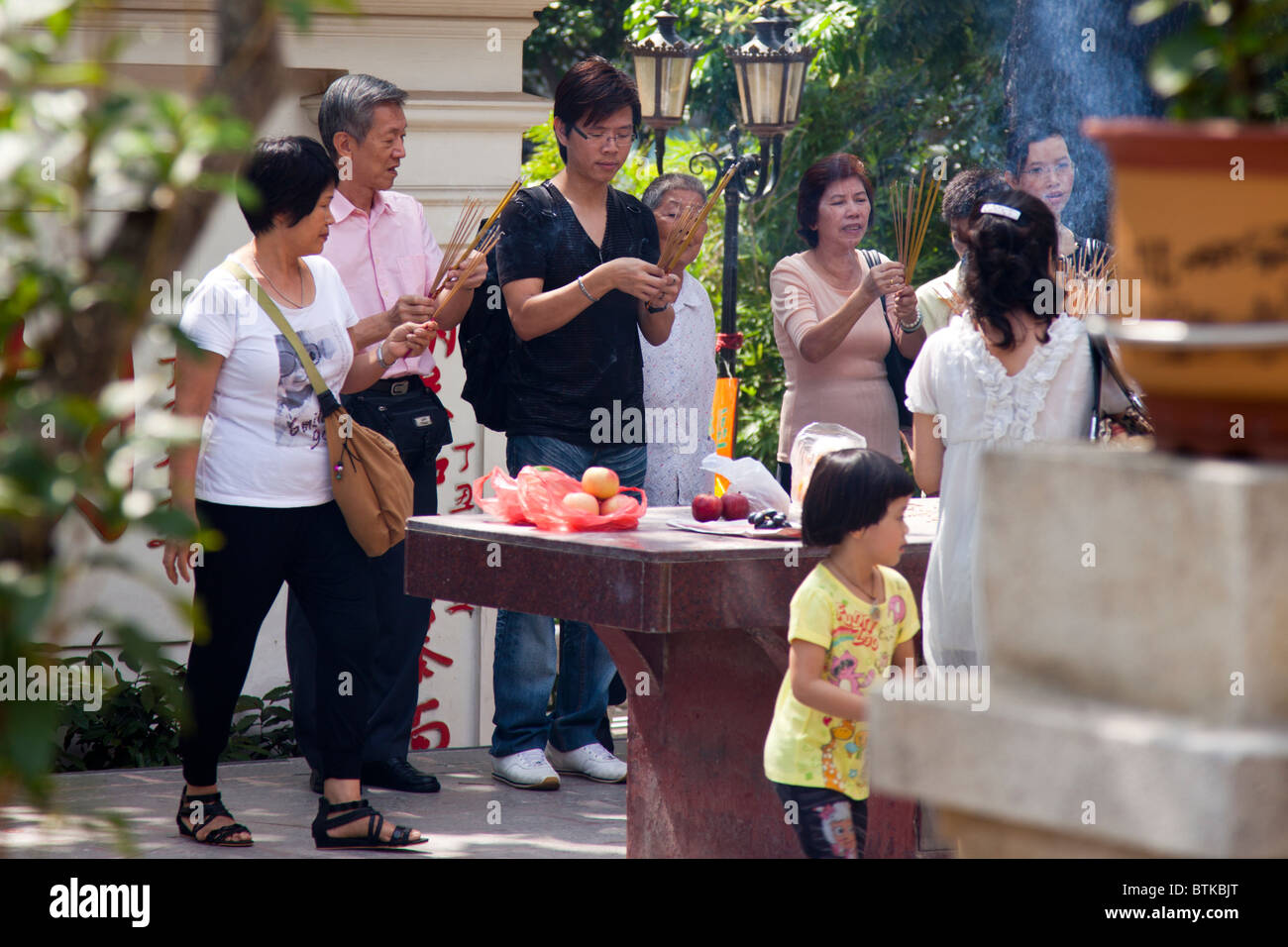 Taoist temple pray hi-res stock photography and images - Alamy