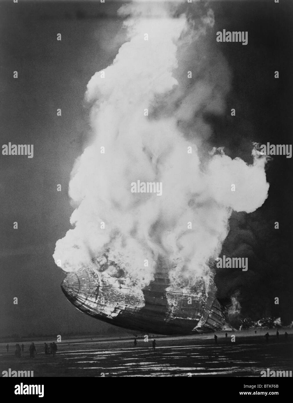 Hindenburg Disaster Hi res Stock Photography And Images Alamy