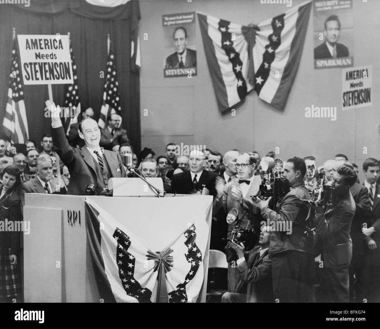 Democratic candidate for President, Adlai E. Stevenson, waving to crowd at Rensselaer Polytechnic Institute, Troy, N.Y., during Stock Photo