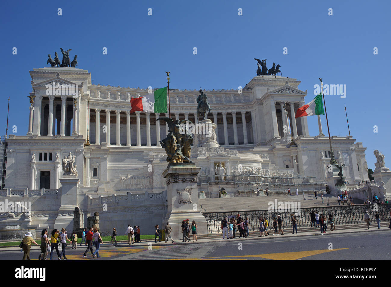 monument to Vittorio Emanuelle II or the typewriter building in Rome Stock Photo Alamy