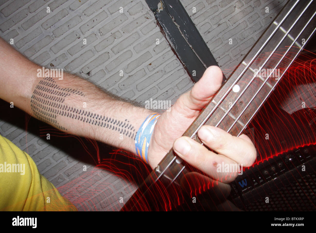 Guitar arm band best sale