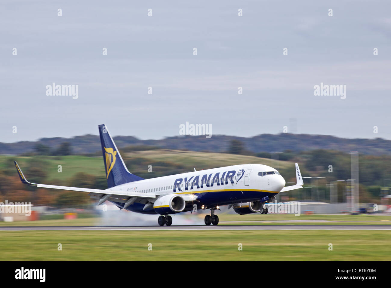 A Ryanair jet landing at Edinburgh aiport, Scotland, UK Stock Photo