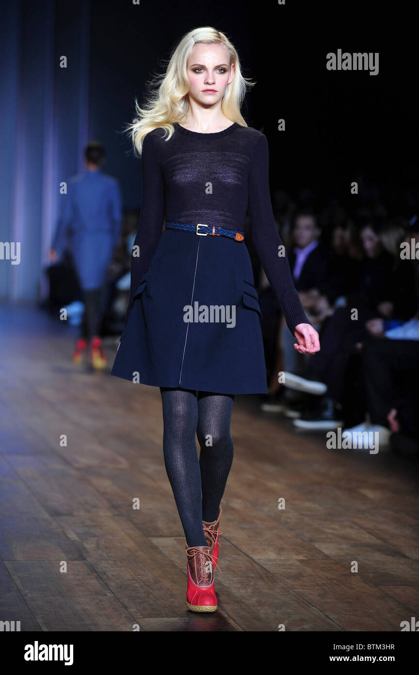 TOMMY HILFIGER Fall/Winter 2010 Collection Fashion Show Stock Photo - Alamy