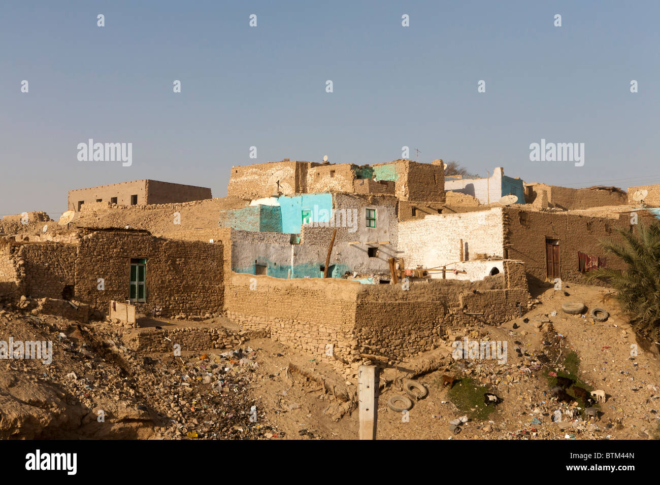 Traditional Egyptian houses at desert edge, Luxor, Egypt, North Africa
