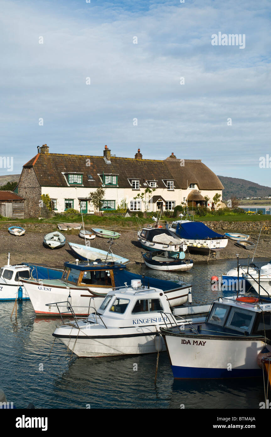dh Porlock Weir Harbour PORLOCK WEIR SOMERSET Thatched cottages boats in anchorage english cottage by sea boat uk Stock Photo