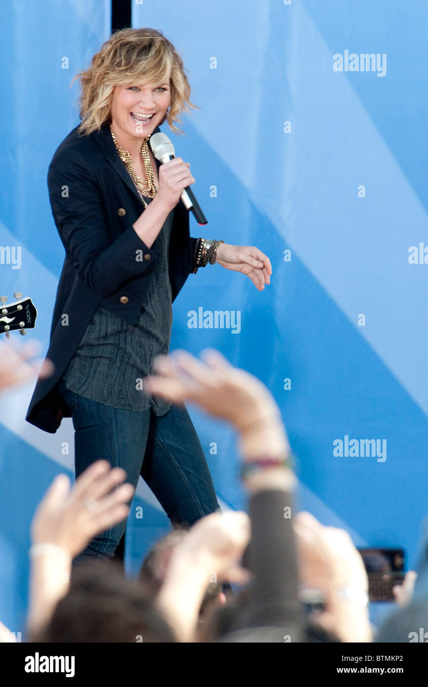Good Morning America GMA Concert Series with Sugarland Stock Photo Alamy