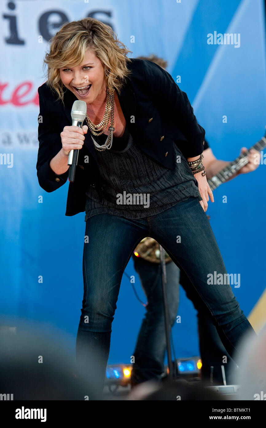 Good Morning America GMA Concert Series with Sugarland Stock Photo Alamy