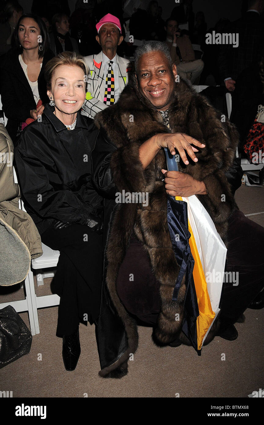Dennis Basso Fall Winter 2010 Collection Fashion Show Stock Photo Alamy