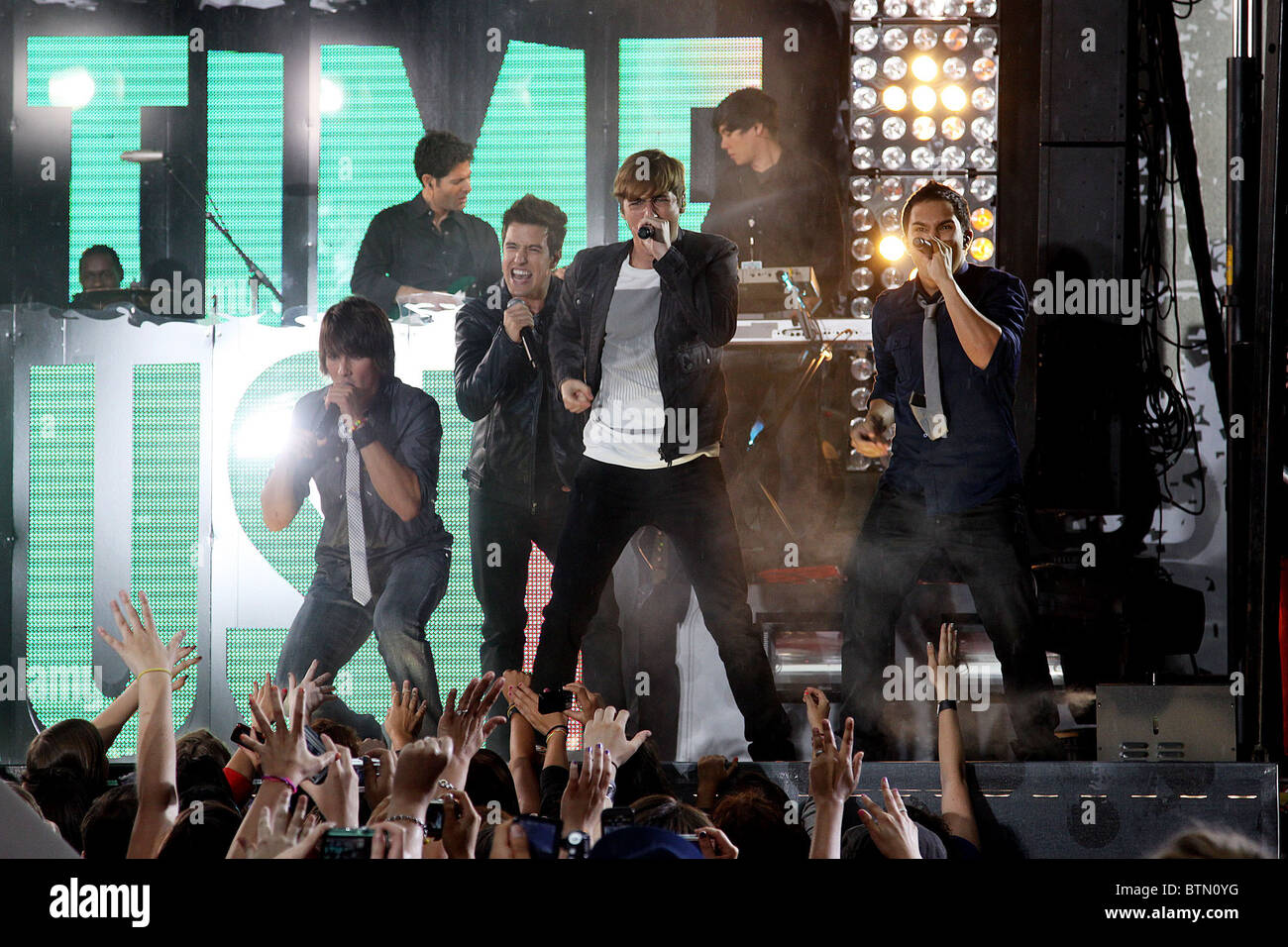 Nickelodeon's BIG TIME RUSH Concert in Times Square Stock Photo Alamy