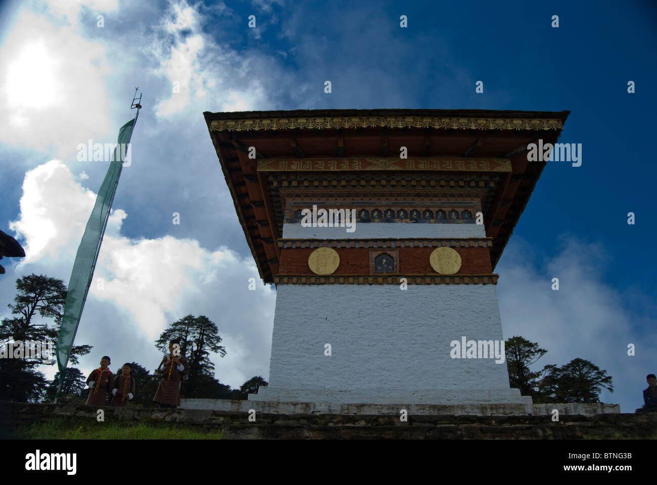 A large chorten in the middle of the 108 chortens of Druk Wnagyal Chortens on the Ducha-la Pass, Bhutan Stock Photo